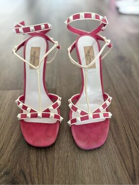EU 38.5 Authentic Valentino Pink Suede T-Strap Rockstud Heels
